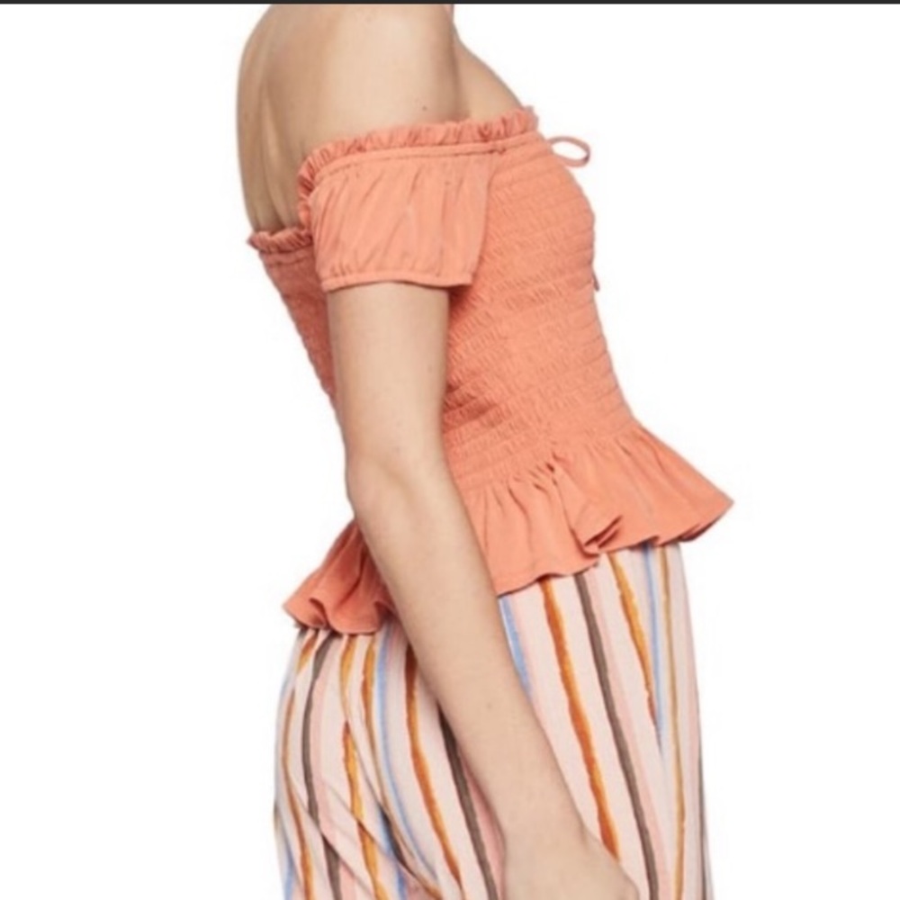 BCBGeneration SMOCKED TOP - Picture 2 of 4
